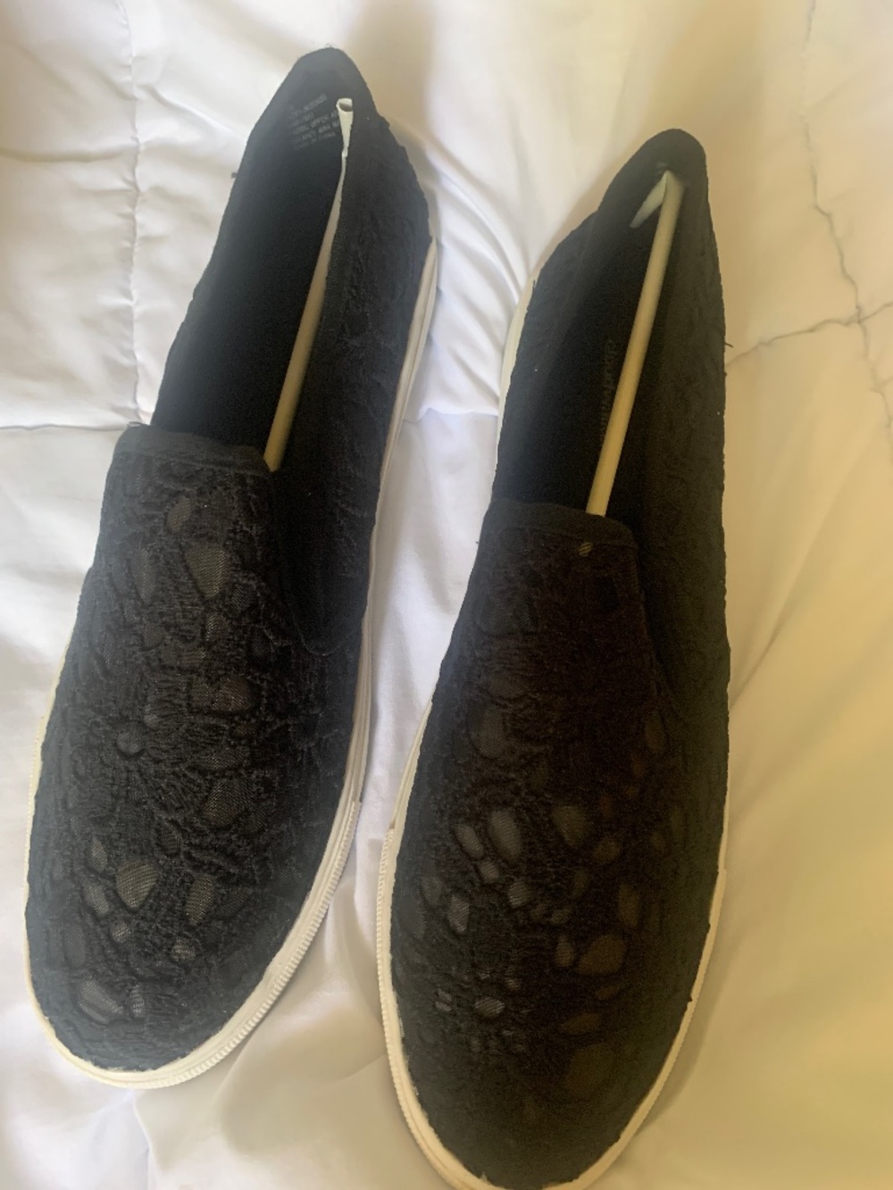 Cloud walkers 12w slip on lacey black
